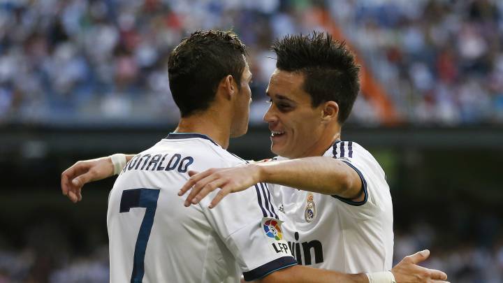 Cristiano Ronaldo y José Callejón, con la camiseta del Real Madrid.