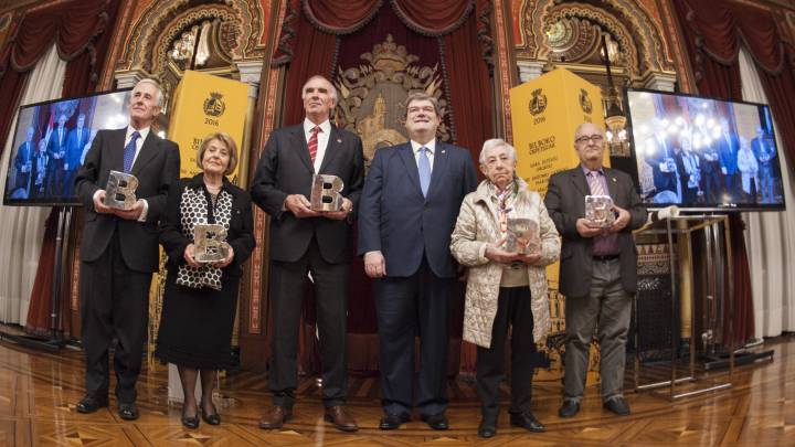 Iribar, junto al alcalde, Aburto