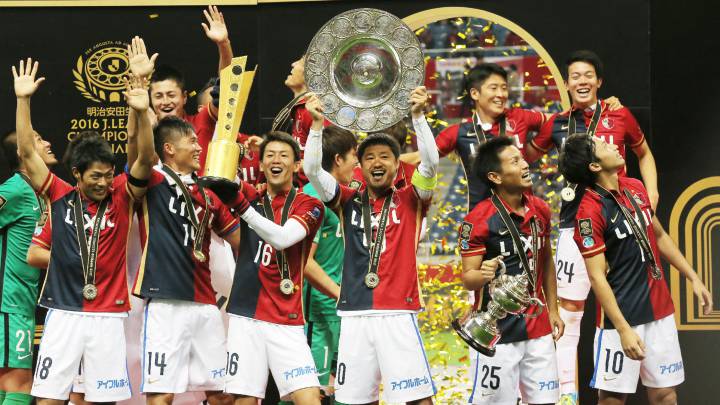 Los jugadores del Kashima celebran el título de la Liga japonesa