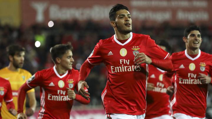 El Benfica gana al Estoril con un gol de Raúl Jiménez
