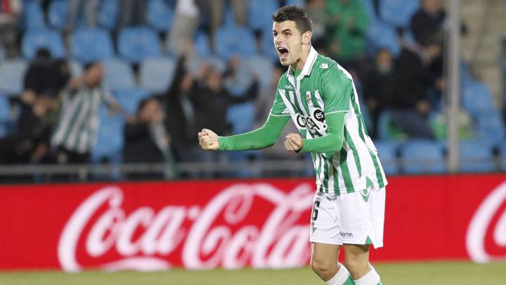 Alex Martínez durante un Getafe-Betis.