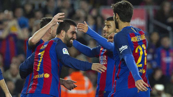 Arda Turan dirige al trote la goleada del Barça al Hércules