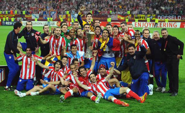 Los jugadores del Atleti celebran la Europa League.