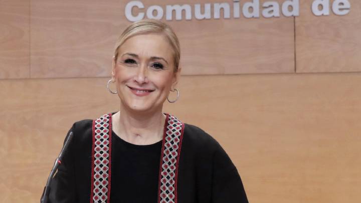 La presidenta de la Comunidad de Madrid, Cristina Cifuentes, durante la rueda de prensa que ha ofrecido tras presidir la reunión del Consejo de Gobierno, esta mañana en la Real Casa de Correos, en Madrid.