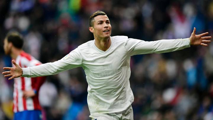 Cristiano Ronaldo celebra su segundo gol ante el Sporting de Gijón.