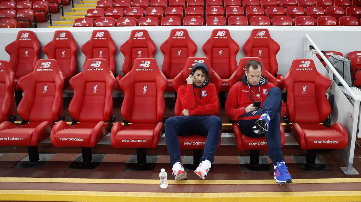 Bojan en el banquillo.