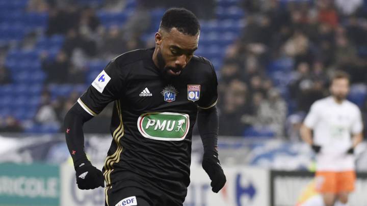 Lacazette con el Olympique de Lyon.
