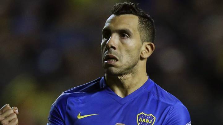 Carlos Tévez celebra un gol con Boca.