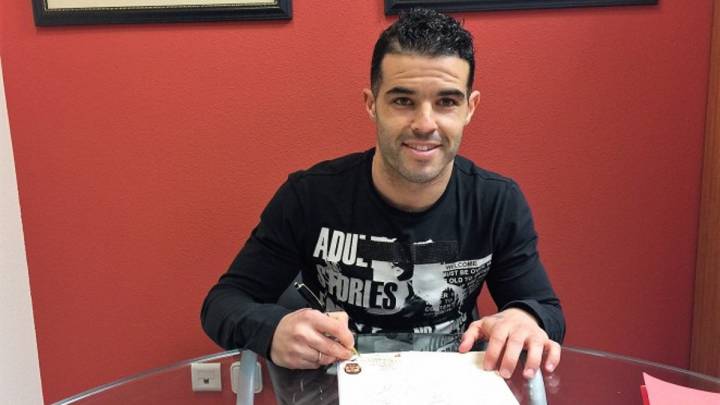 Casado en la firma de su contrato con el Numancia