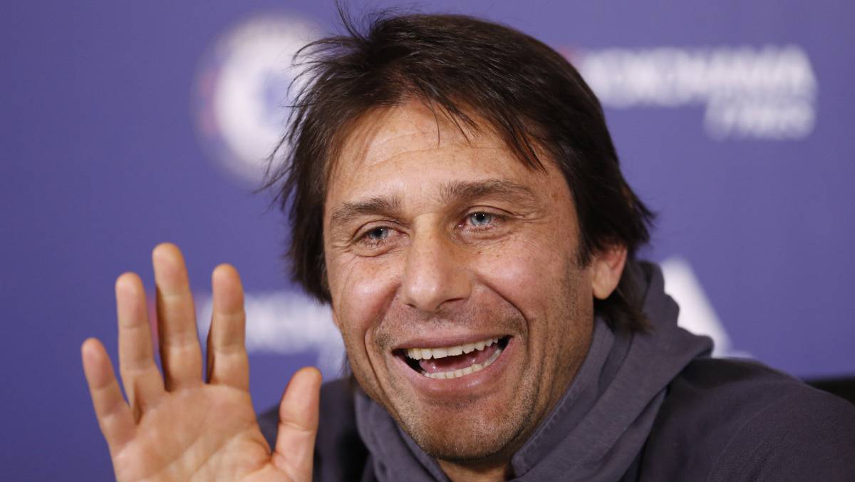 Antonio Conte en rueda de prensa