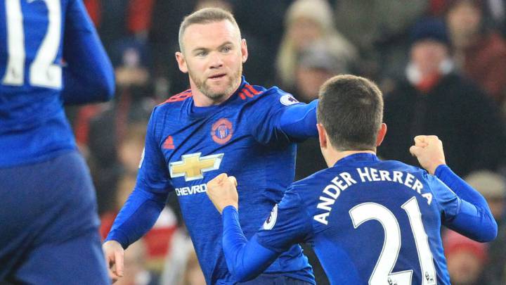 Rooney supera a Charlton y rescata al United al 94'