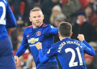 Rooney supera a Charlton y rescata al United al 94'