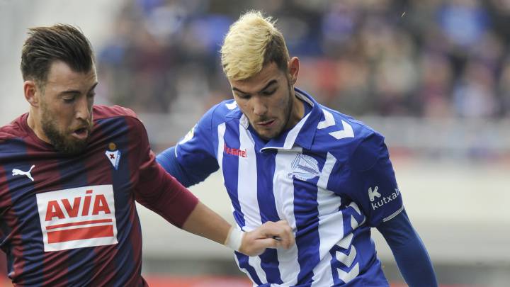 Theo Hernández con el Alavés.