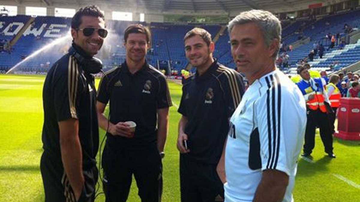 Árbeloa junto con Xabi Alonso, Casillas y Mourinho, cuando jugaban en el Real Madrid.