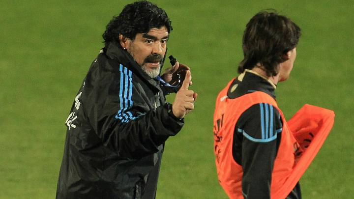 Maradona y Messi, en la selección.