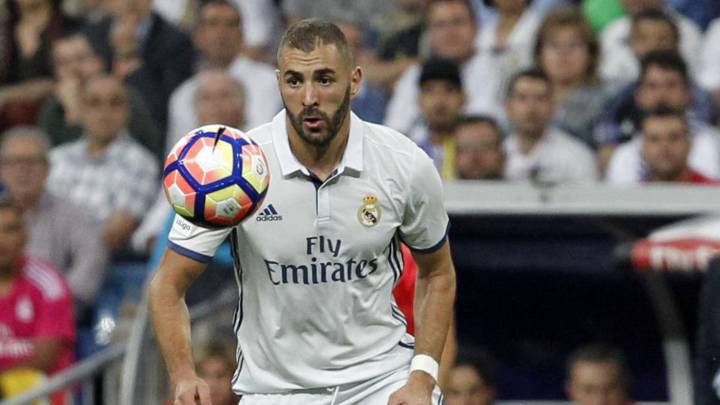 El Bernabéu recibe con pitos a Benzema y Danilo