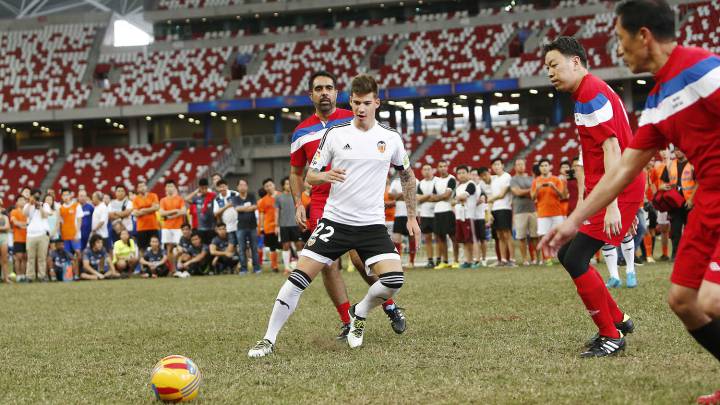 Valencia organize trip to visit Peter Lim in Singapore