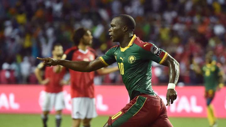 Aboubakar celebra el gol de la victoria para Camerún en la Copa África.