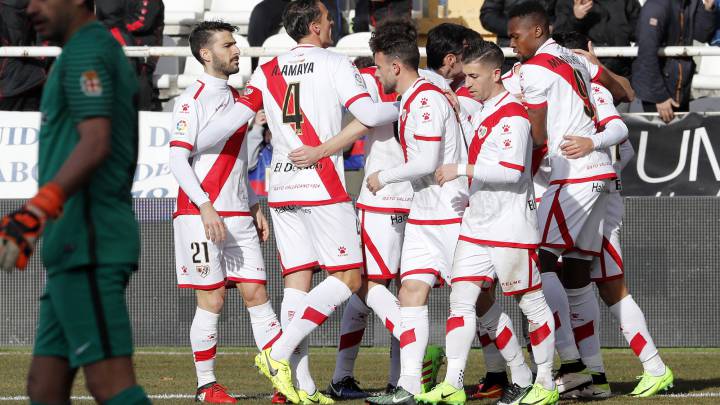 Baraja y sus jugadores insisten en que respetarán su decisión, mientras miran a lo deportivo. La victoria ante el Almería ha sido balsámica.
