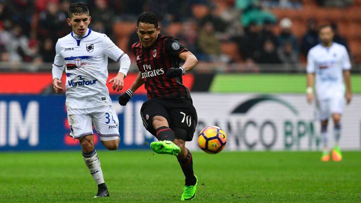 Carlos Bacca se enfadó cuando Vincenzo Montella le cambió por Lapadula.