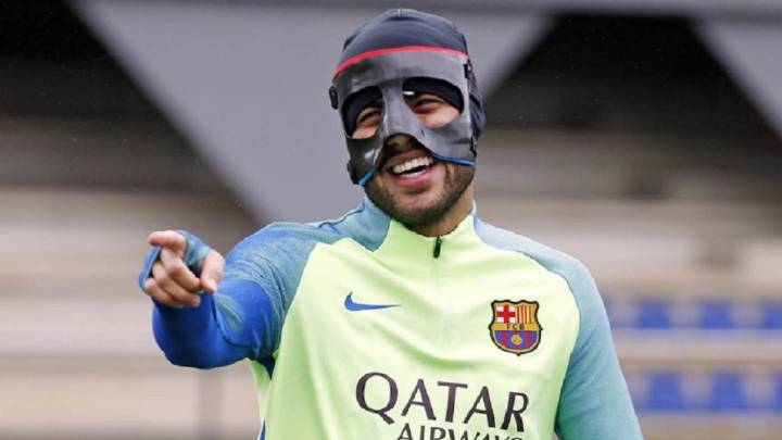 Rafinha con máscara.