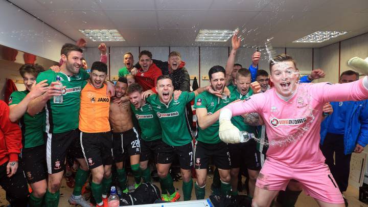 Los jugadores del Lincoln celebra la clasificación