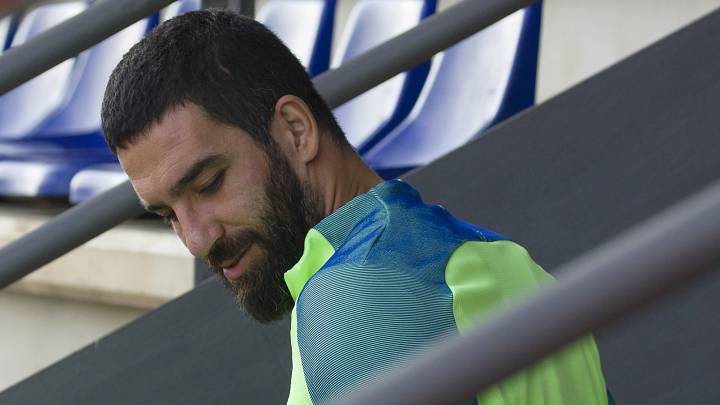 Arda Turan, centrocampista del Barcelona, durante un entrenamiento.