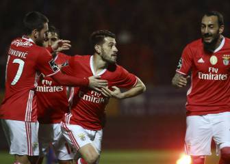 Pizzi mantiene líder al Benfica