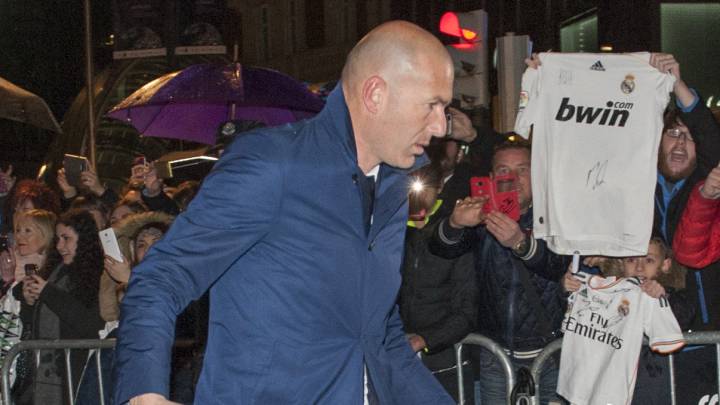 Zidane, on his arrival in Bilbao with the rest of the Real Madrid expedition.