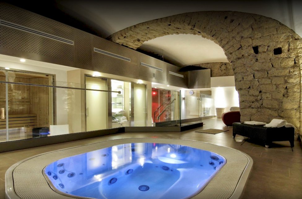 هتل محل اقامت رئال مادرید در ناپل