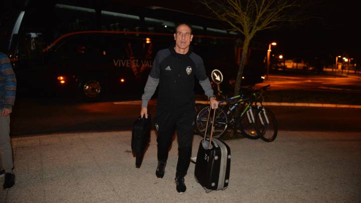 Valencia miss their train home, have to make do with the bus