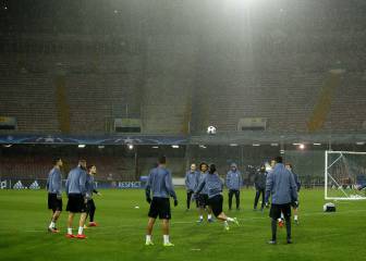 El Real Madrid entrena bajo la lluvia de Nápoles