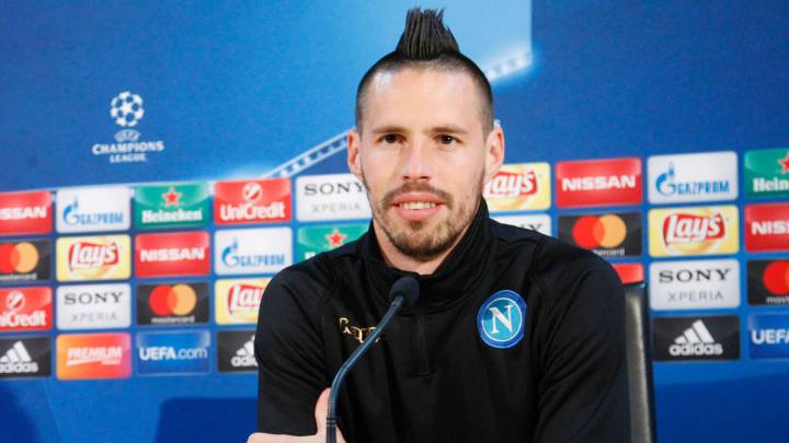 Hamsik en rueda de prensa.