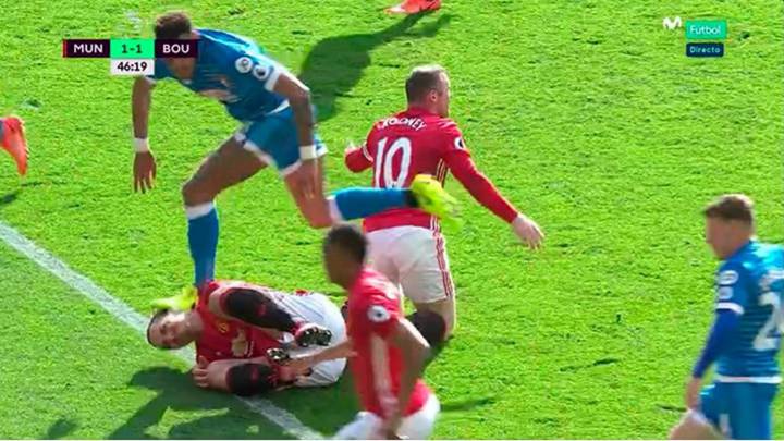 Mings pisa a Ibrahimovic