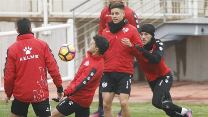 Álex Moreno: "La mentalidad es buena; sólo nos faltan los goles"