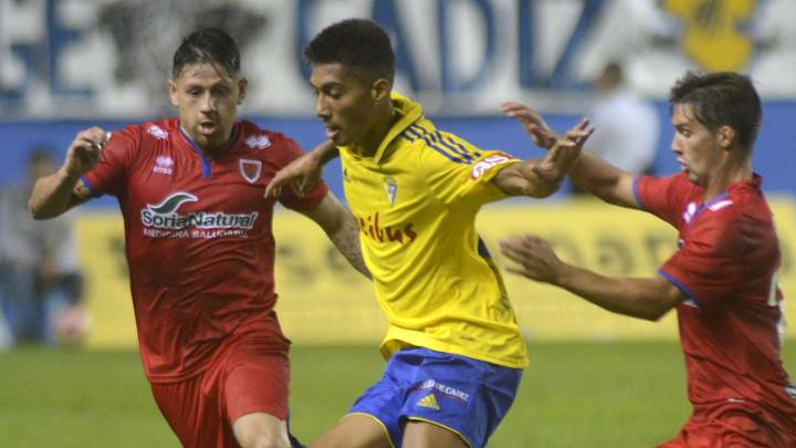 Eddy Silvestre durante un partido con el Cádiz