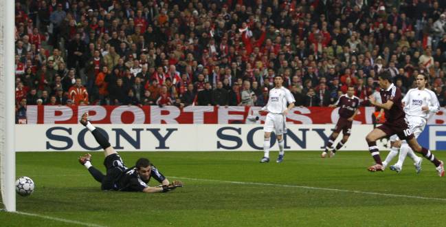 Gol de Makaay en Bayern-Real Madrid