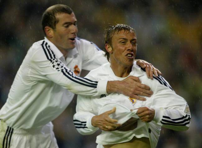 Guti celebra el gol decisivo en 2002.