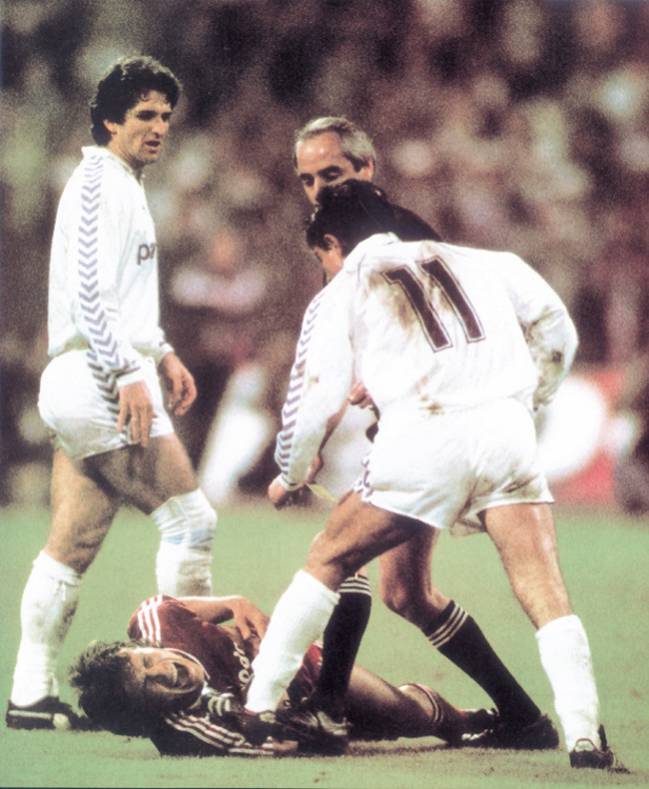 Pisotón de Juanito a Matthäus.