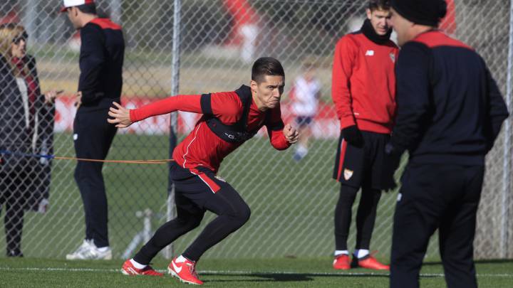 Kranevitter entrenando con el Sevilla.