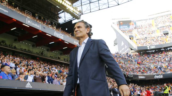 El entrenador italiano, Cesare Prandelli, rechazó negociar con el Leicester.