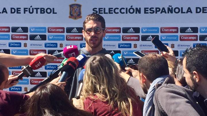 Sergio Ramos, ha su llegada a la concentración de la Selección española en Las Rozas.