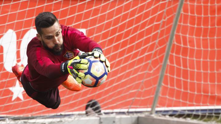 Moyá: Atletico Madrid keeper signs new one-year contract