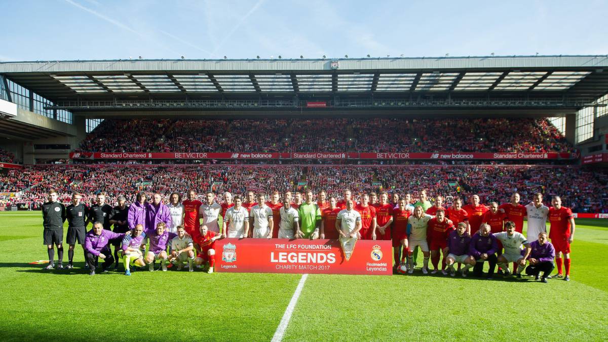 Gerrard brilla en Anfield ante las Leyendas del Real Madrid