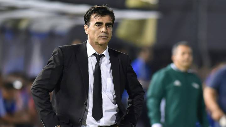 Gustavo Quinteros durante el partido que enfrentó a la selección de Ecuador frente a Paraguay