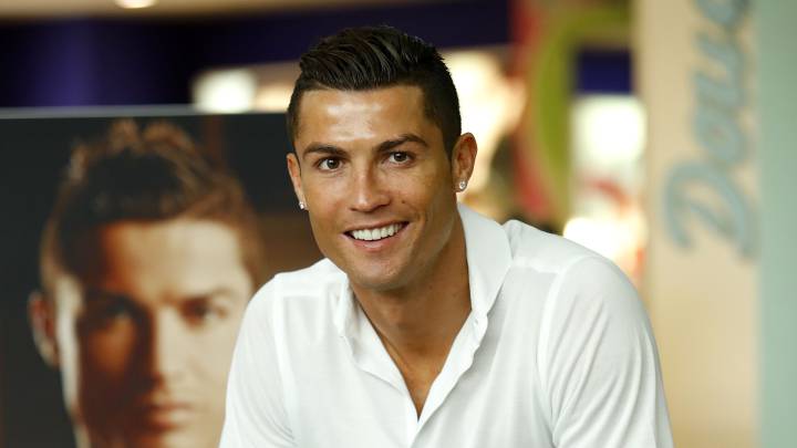 Cristiano Ronaldo, futbolista del Real Madrid, es el jugador mejor pagado según France Football.
