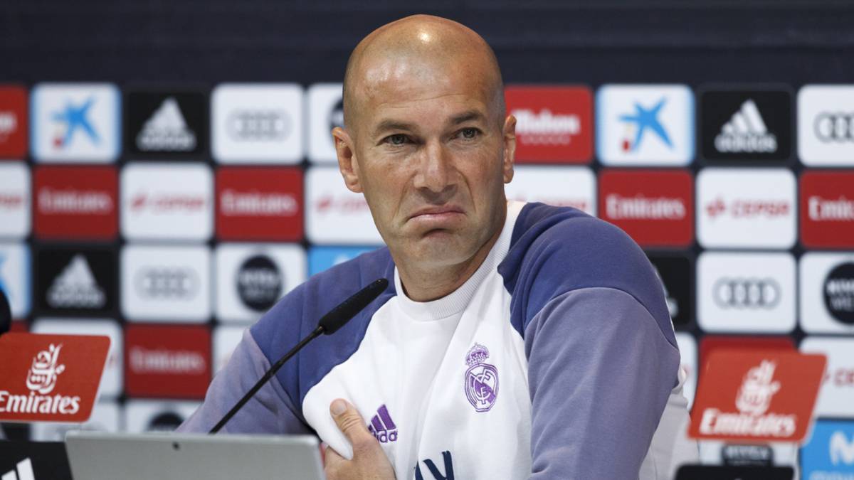 Zinedine Zidane, técnico del Real Madrid, durante una rueda de prensa.