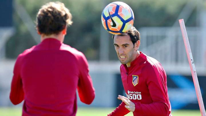 Gameiro y Gaitán siguen fuera del grupo a dos días del derbi