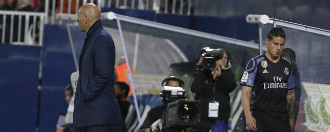 James se marcha sin saludar a Zidane.