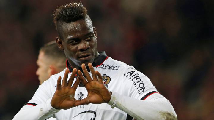 Balotelli mete al Niza en la pelea por el título de Liga